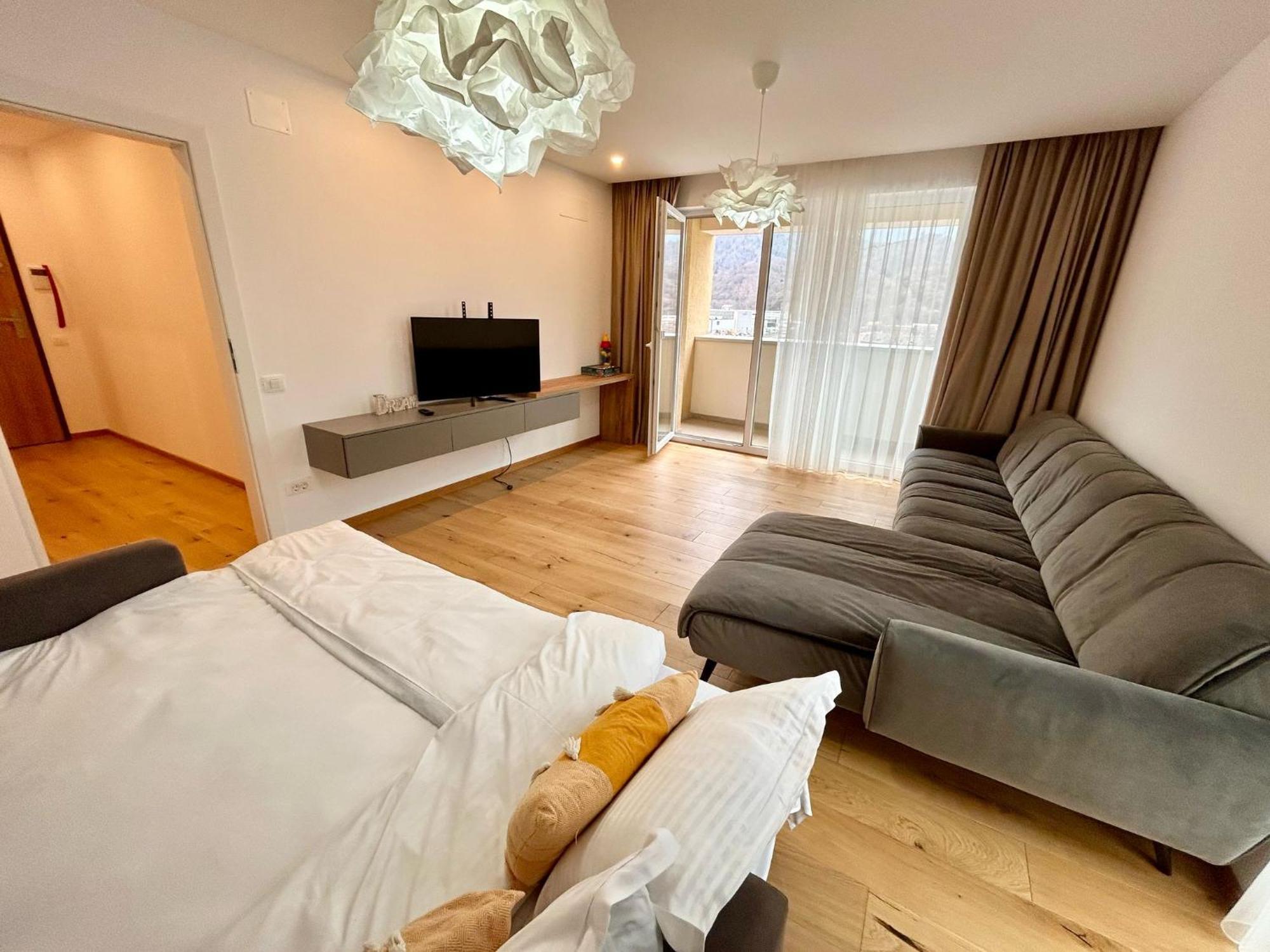Jad - Urban Plaza - Luxury 3 Rooms & 2 Rooms Apartments براشوف الغرفة الصورة